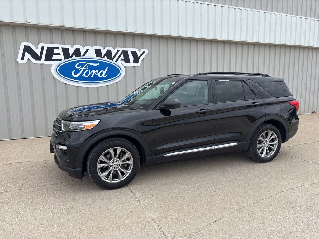 2023 Ford Explorer XLT 4WD's photo