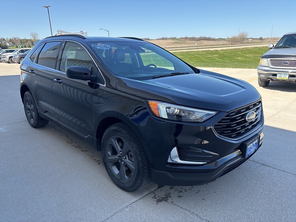 2022 Ford Edge SEL photo 3