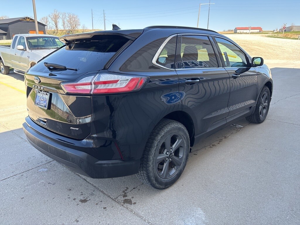 2022 Ford Edge SEL photo 4
