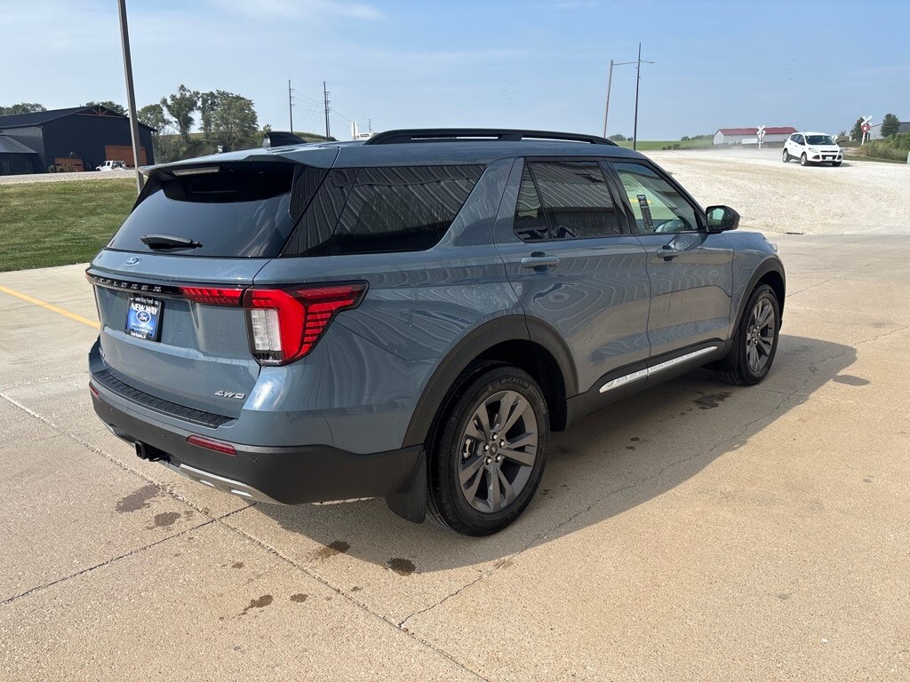 2025 Ford Explorer photo 4