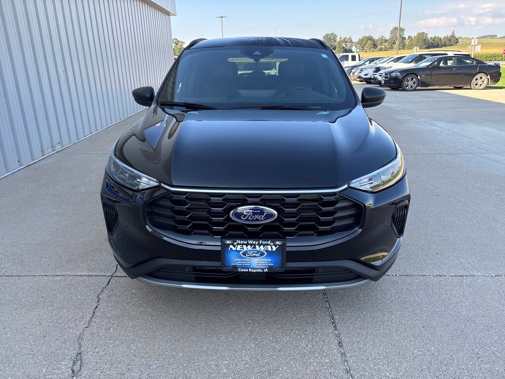 2025 Ford Escape ST-Line photo 2