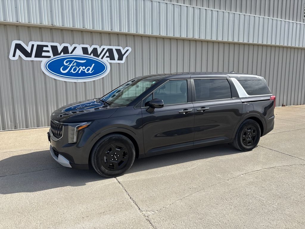 2025 Kia Sedona LXS's photo