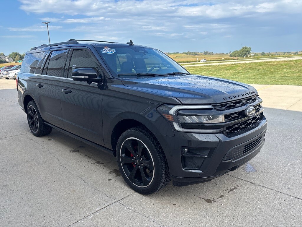 2022 Ford Expedition MAX Limited photo 2