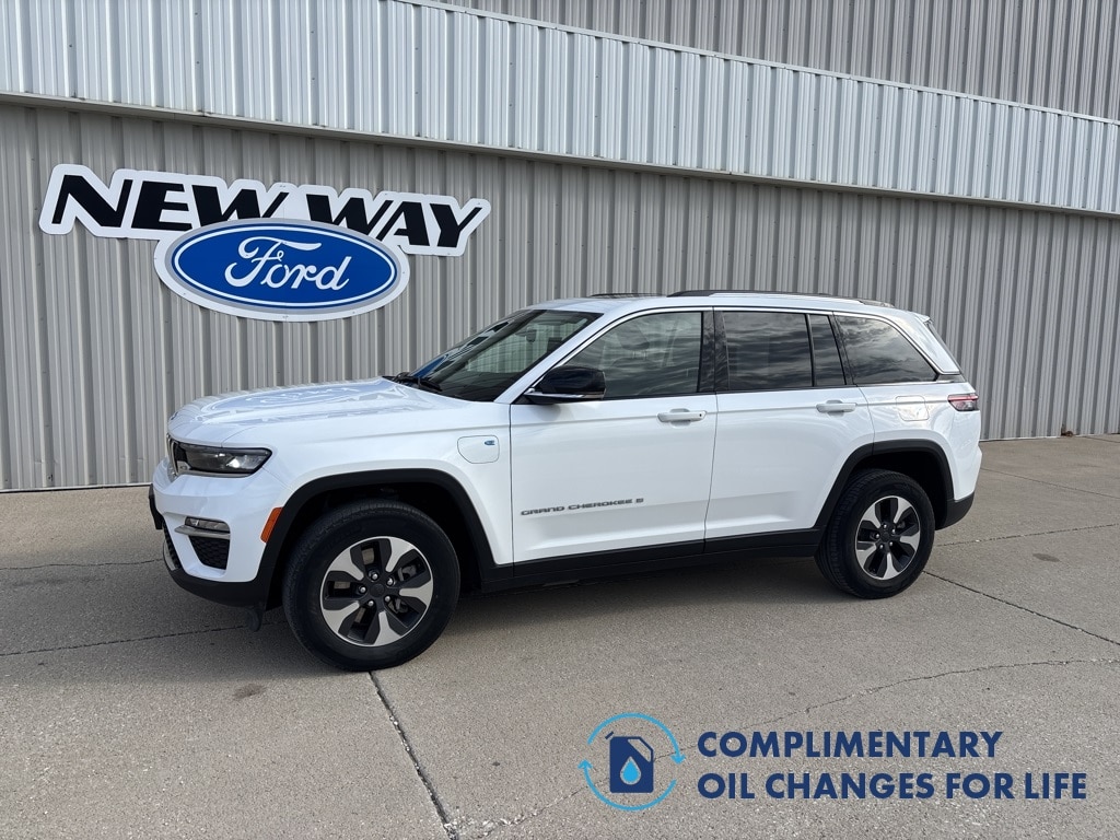 2023 Jeep Grand Cherokee 4xe's photo