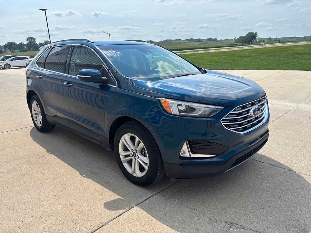 2020 Ford Edge SEL photo 2