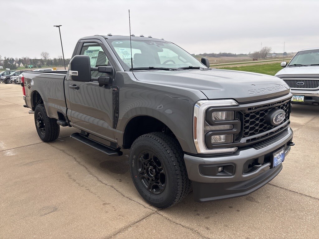2025 Ford F-350 XL photo 3