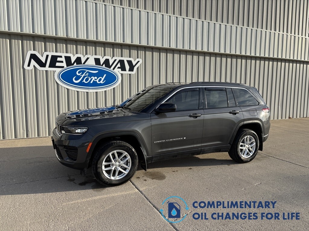 Used 2025 Jeep Grand Cherokee Laredo SUV