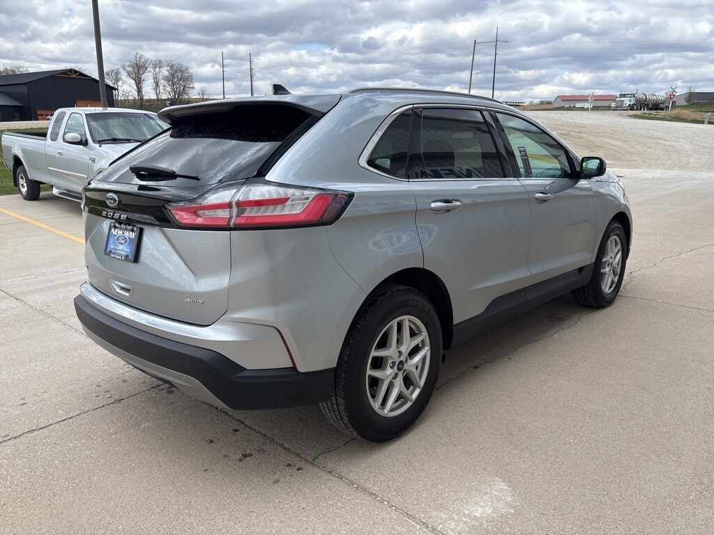 2022 Ford Edge SEL photo 4