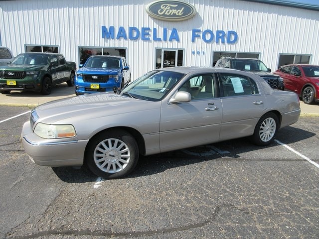 2003 Lincoln Town Car