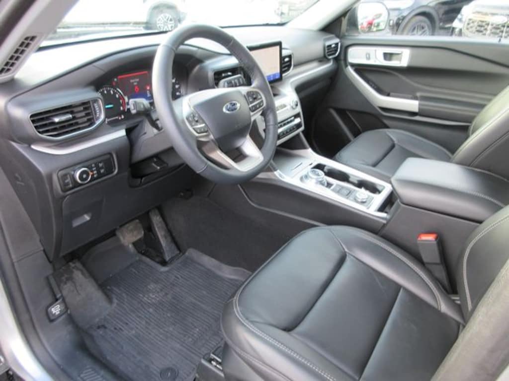 Used 2024 Ford Explorer XLT SUV