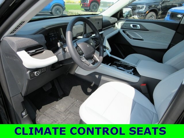 2025 Ford Explorer Platinum photo 2