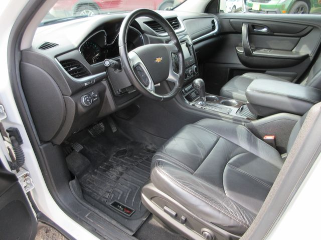 Used 2015 Chevrolet Traverse 2LT with VIN 1GNKRHKD7FJ263190 for sale in Madelia, Minnesota