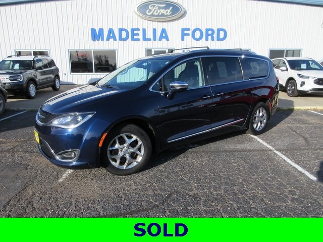 2018 Chrysler Pacifica Limited's photo