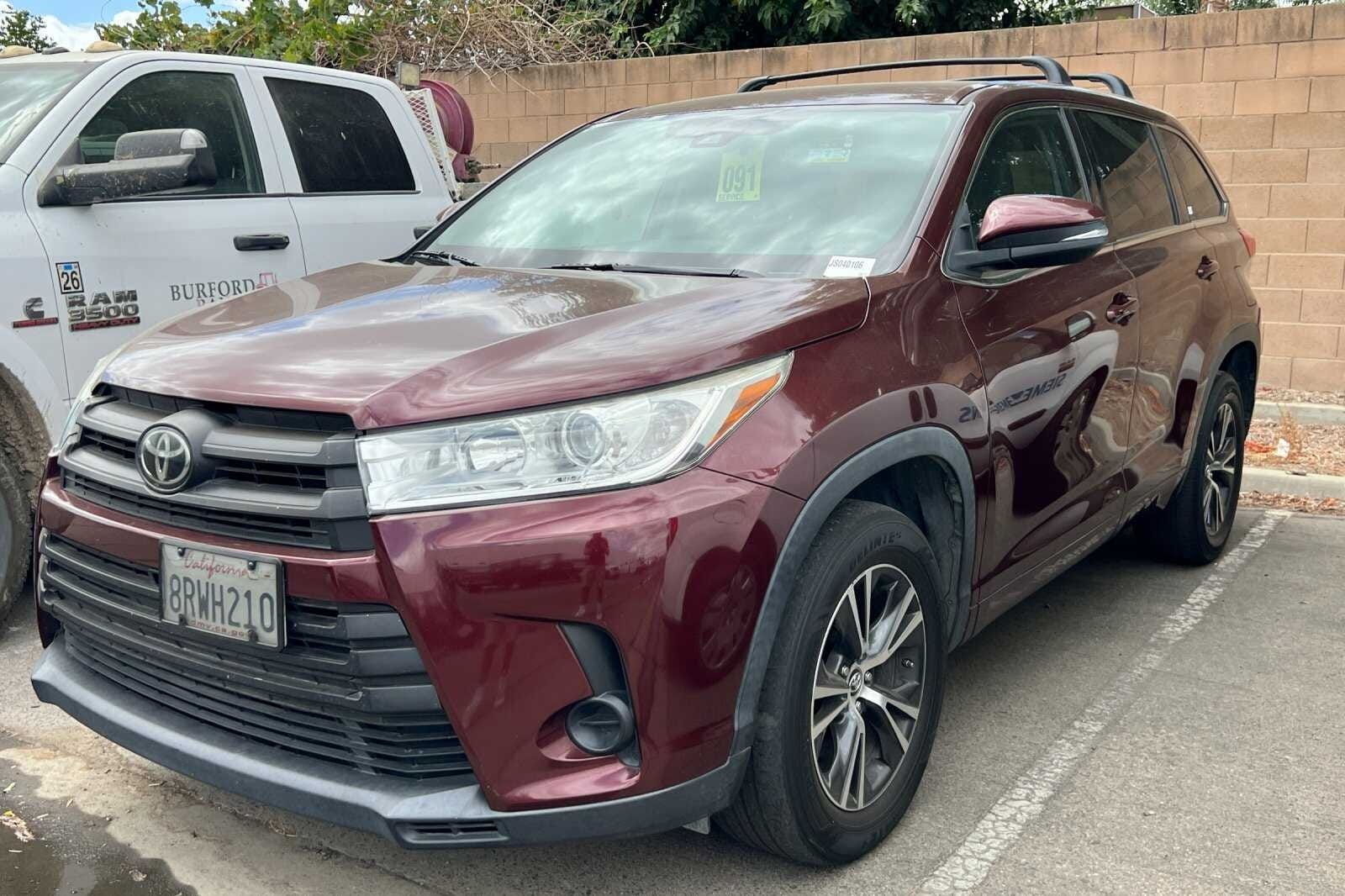 Used 2018 Toyota Highlander LE with VIN 5TDZARFHXJS040106 for sale in Madera, CA