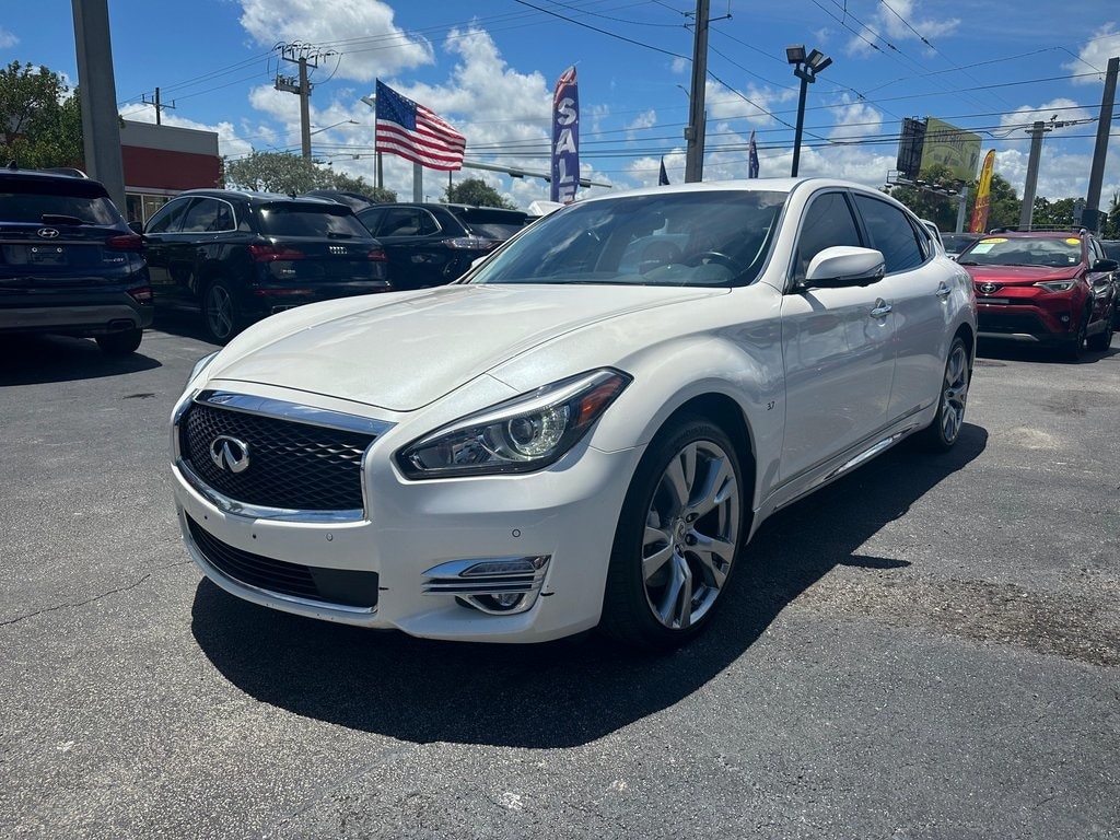 2019 INFINITI Q70L LUXE