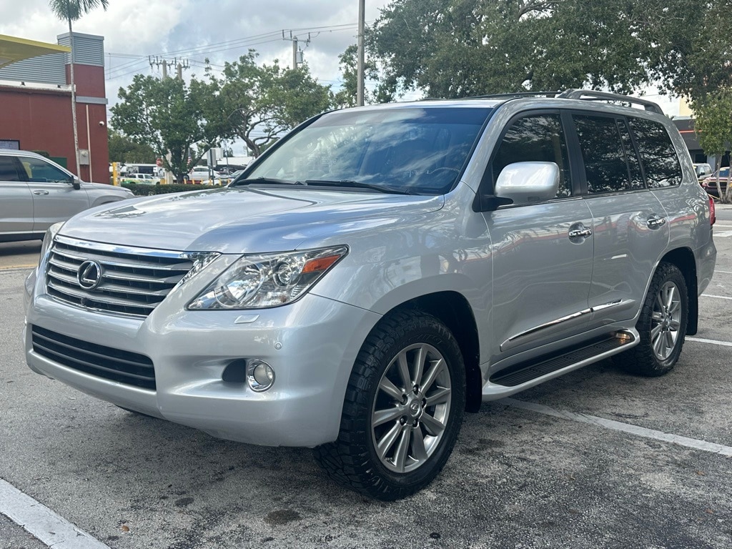 2011 Lexus LX 570's photo