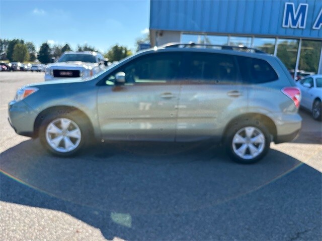 2015 Subaru Forester 2.5i Premium photo 2