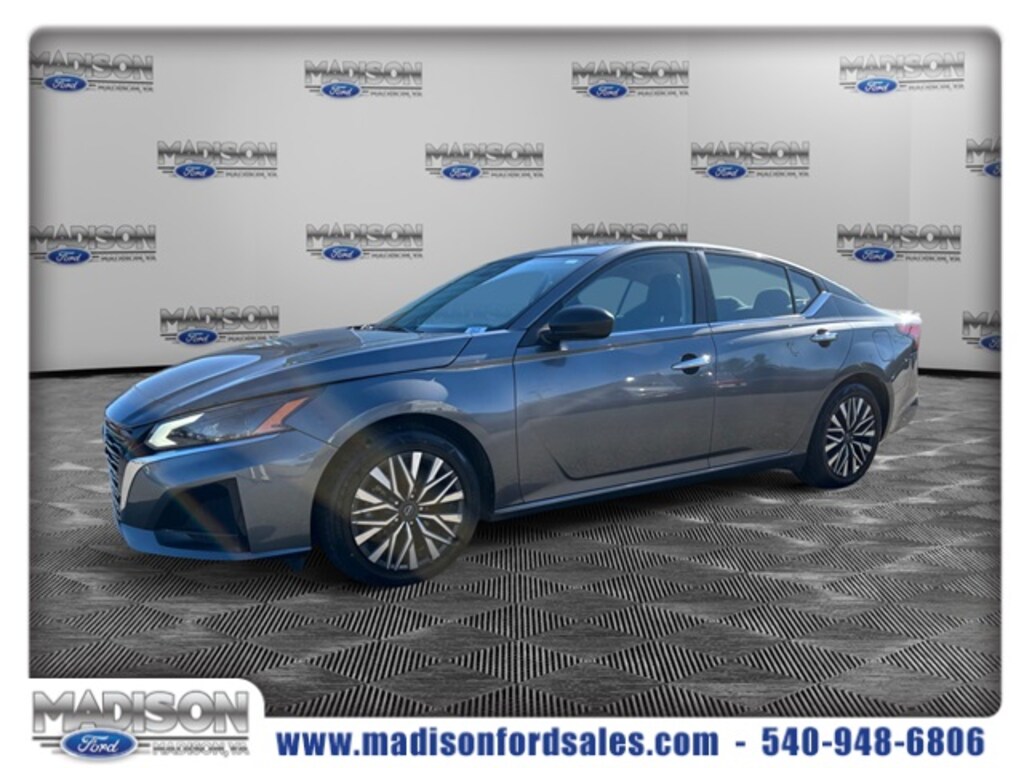 Used 2024 Nissan Altima 2.5 SV Sedan