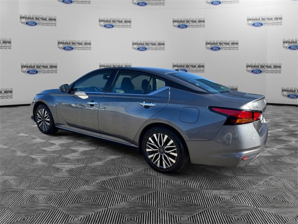 Used 2024 Nissan Altima 2.5 SV Sedan