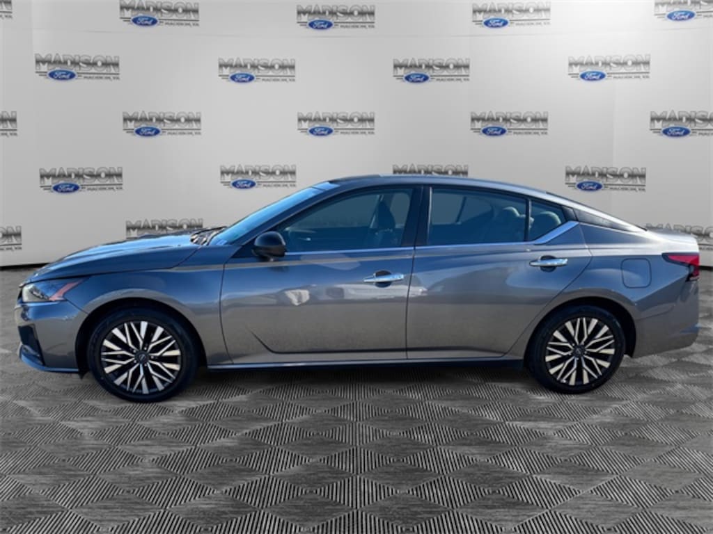 Used 2024 Nissan Altima 2.5 SV Sedan