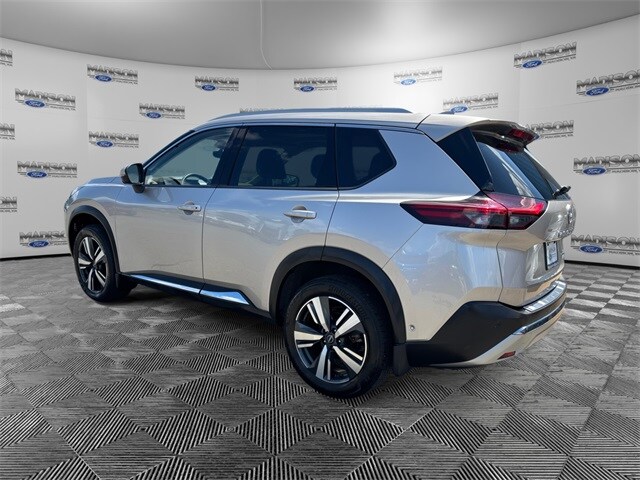 2023 Nissan Rogue Platinum photo 2