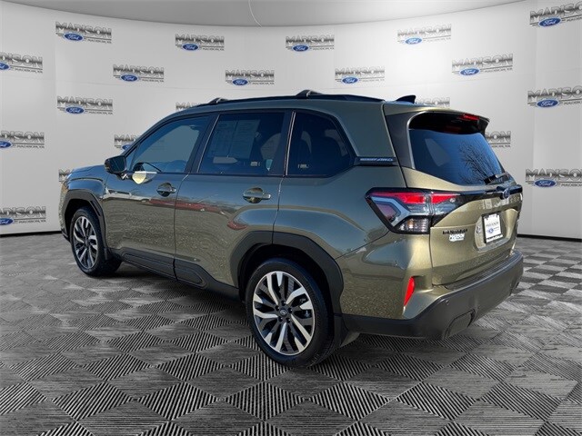 2025 Subaru Forester Touring photo 3