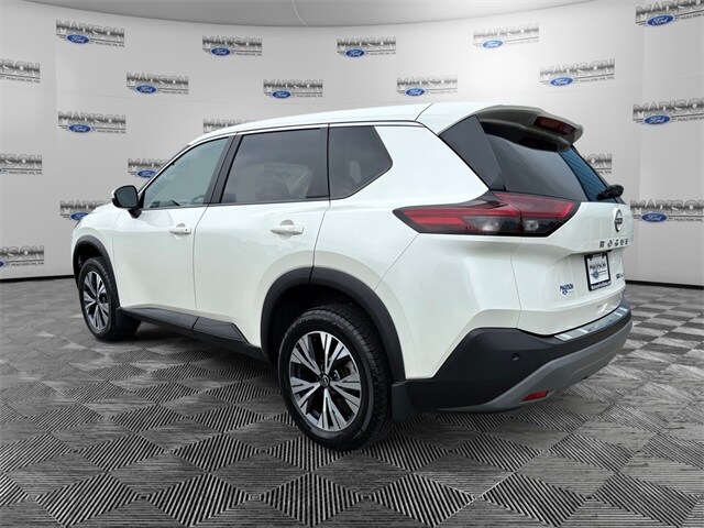 2022 Nissan Rogue SV photo 2