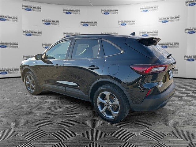 2025 Ford Escape ST-Line photo 2