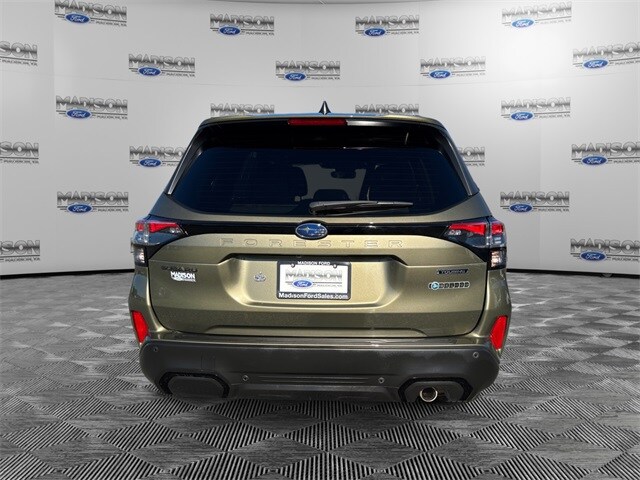 2025 Subaru Forester Touring photo 4