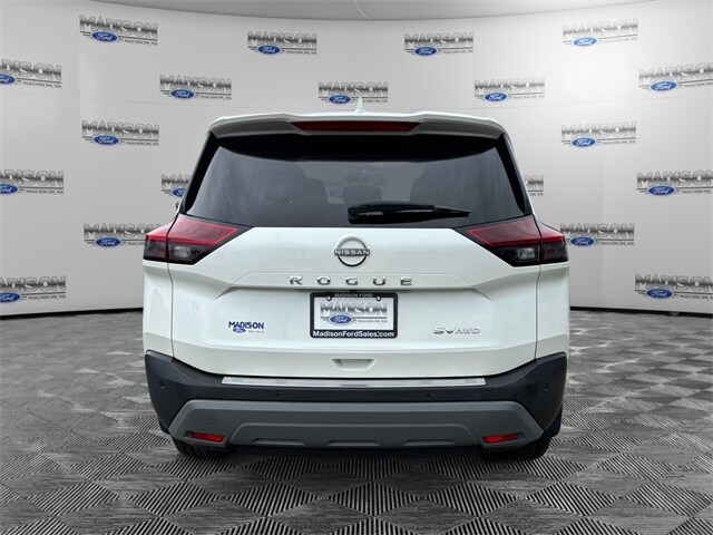 2022 Nissan Rogue SV photo 3