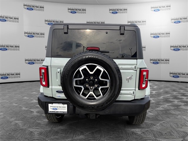 2022 Ford Bronco Outer Banks photo 2