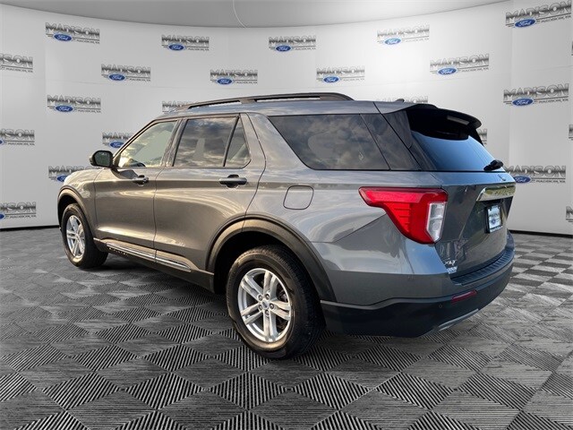 2022 Ford Explorer XLT photo 2