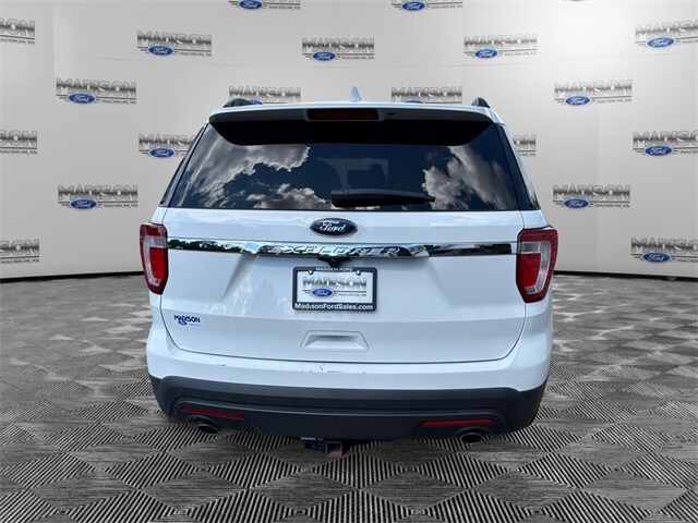 2017 Ford Explorer Base photo 3