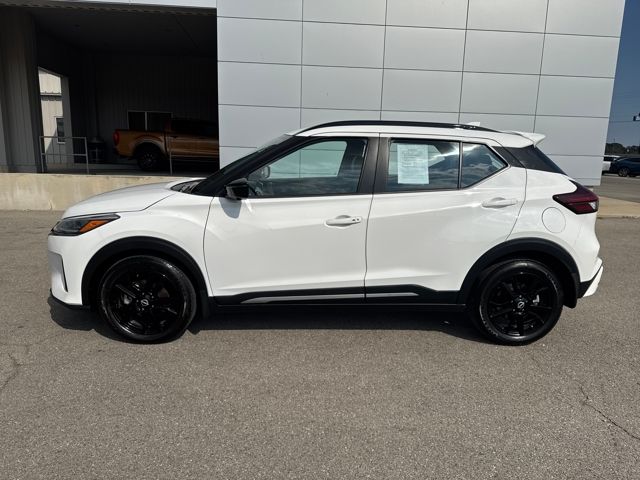 2024 Nissan Kicks SR photo 2