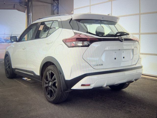 2024 Nissan Kicks SR photo 2