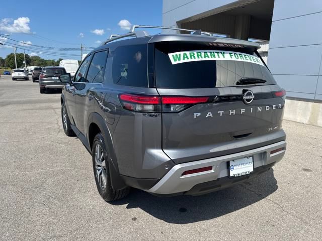 2025 Nissan Pathfinder SL photo 3