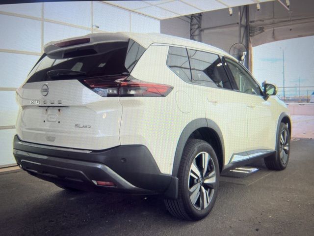 2022 Nissan Rogue SL photo 2