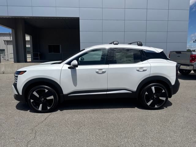 2025 Nissan Kicks SR photo 2
