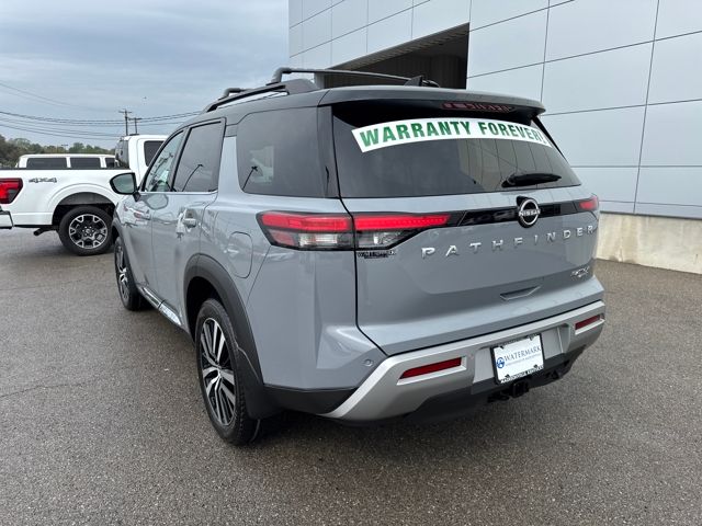 2025 Nissan Pathfinder Platinum photo 3