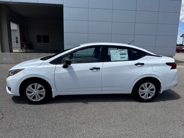 2025 Nissan Versa 1.6 S photo 2