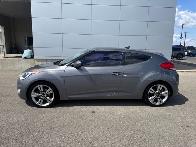 2016 Hyundai Veloster Base photo 2