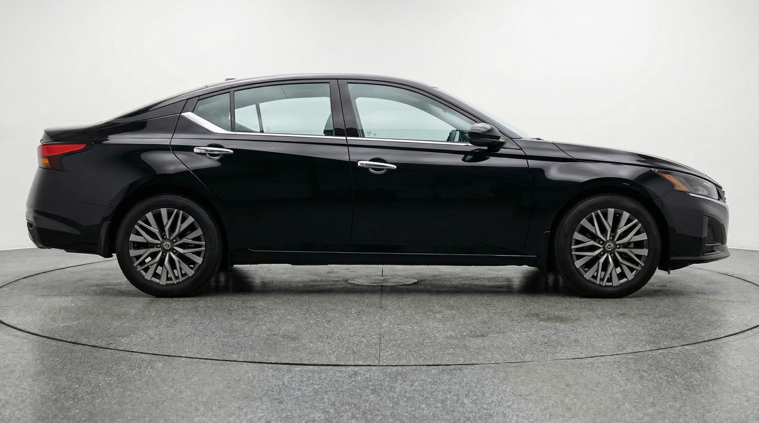 Thumbnail: 2025 Nissan Altima - 8