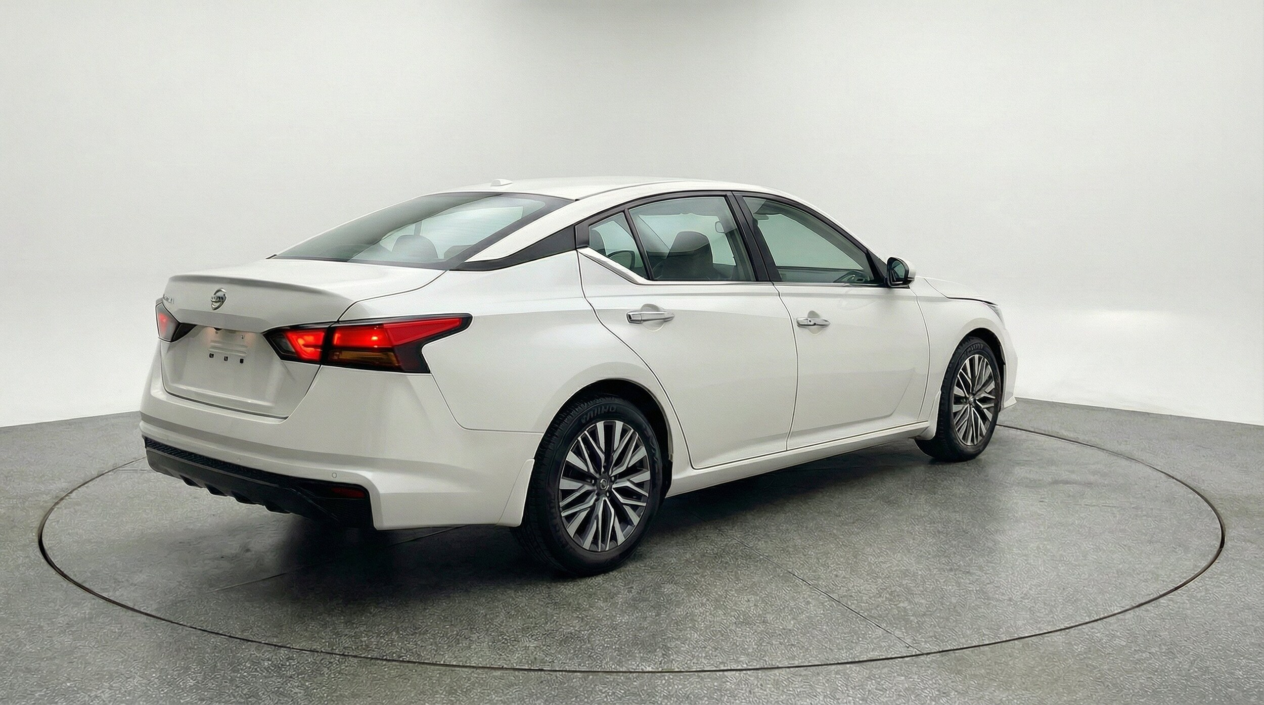 Thumbnail: 2025 Nissan Altima - 9