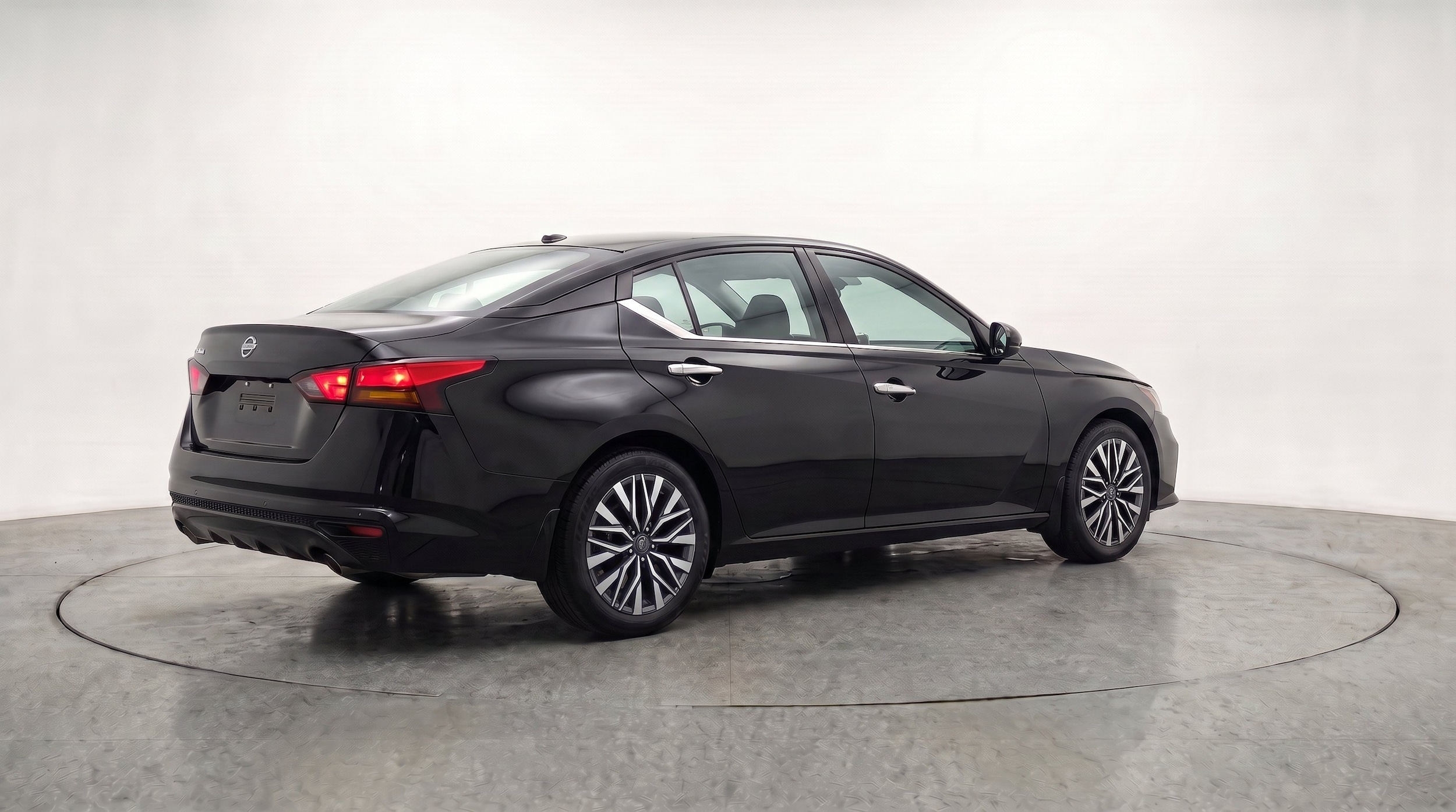 Thumbnail: 2025 Nissan Altima - 9