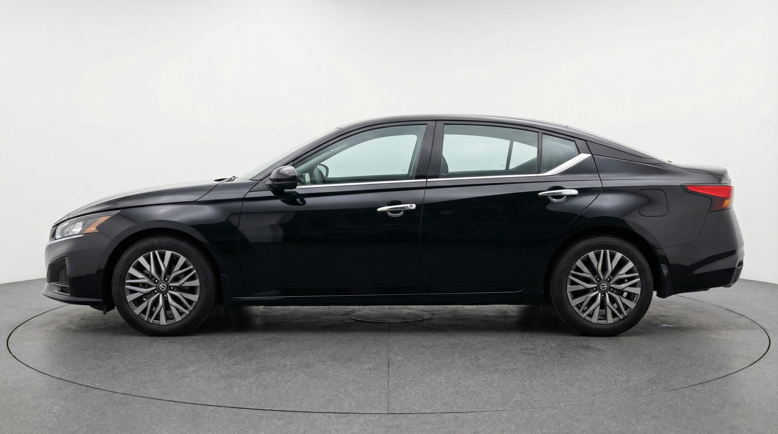 Thumbnail: 2025 Nissan Altima - 4