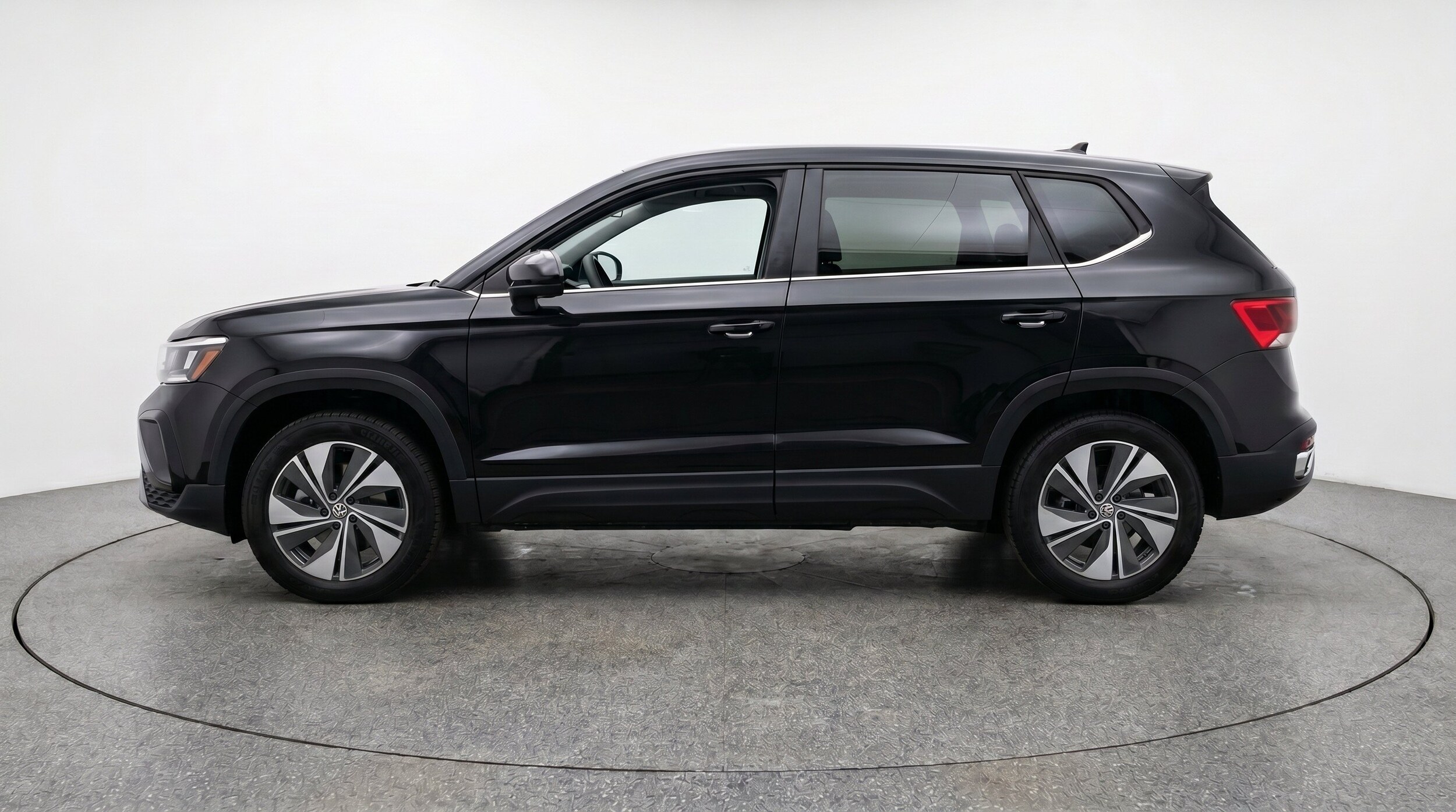 Thumbnail: 2026 Volkswagen Taos - 5