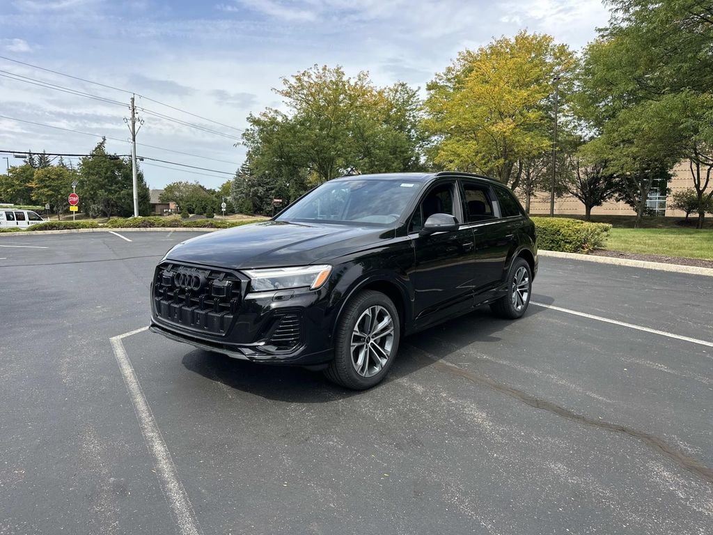 New 2025 Audi Q7 45 Premium SUV