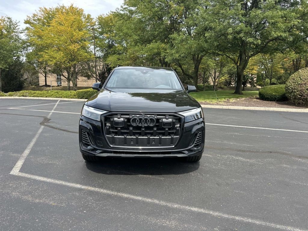 New 2025 Audi Q7 45 Premium SUV