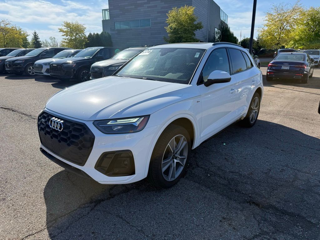2025 Audi Q5 45 S line Premium photo 3