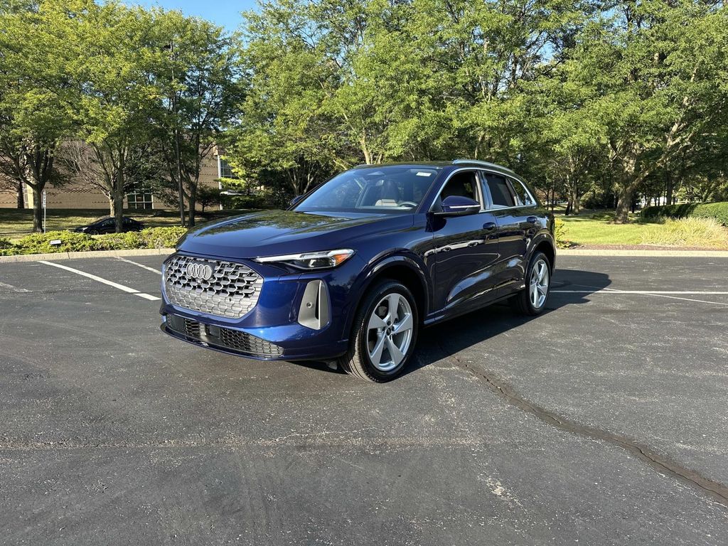 2025 Audi Q5 2.0T Premium Plus photo 3
